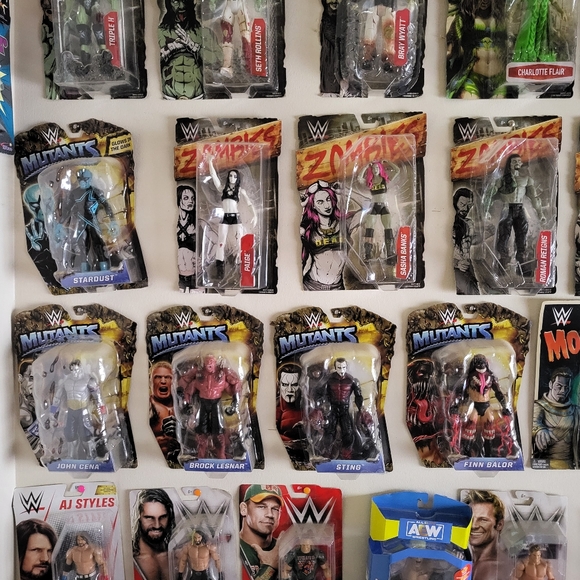 Mystery box of 5 brand new in package wwe figures - Picture 7 of 9